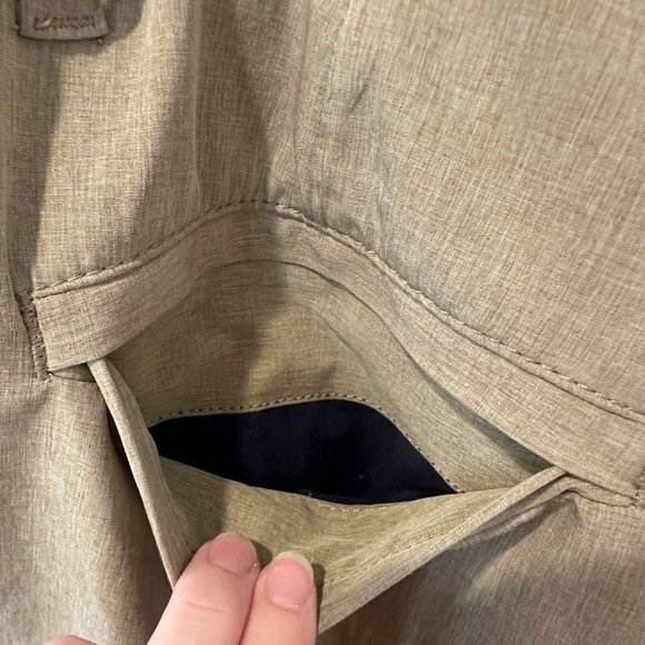 IZOD Advantage Hybrid Shorts Mens 36 Tan Khaki Golf Casual Flat Front - Picture 5 of 6